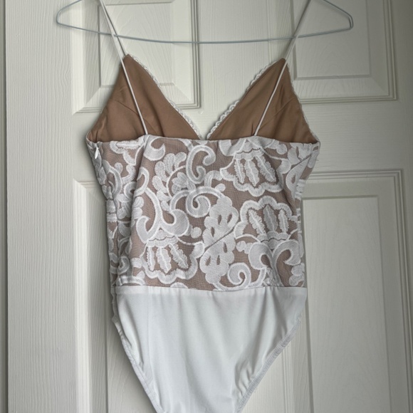 HELLO MOLLY VIXEN LACE BODYSUIT WHITE - Picture 6 of 7